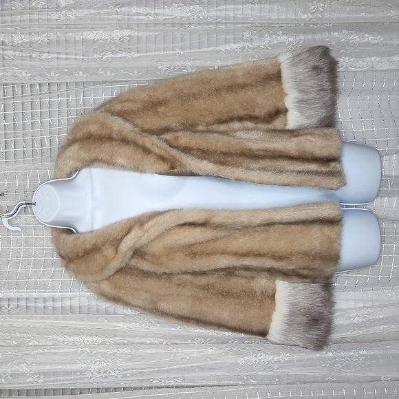 Tan Vintage Midcentury Vegan Faux Fur Cape, Shrug, Wrap - Picture 1 of 9